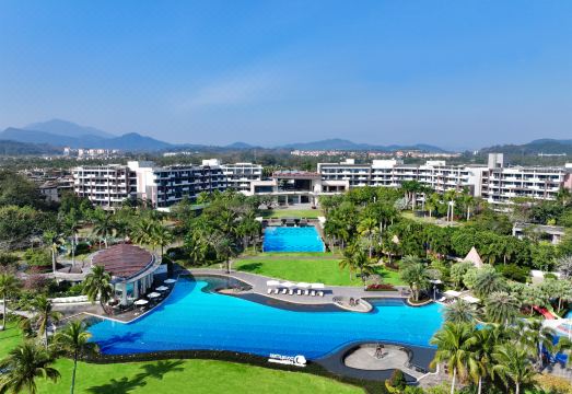 海南兴隆希尔顿逸林滨湖度假酒店外景图