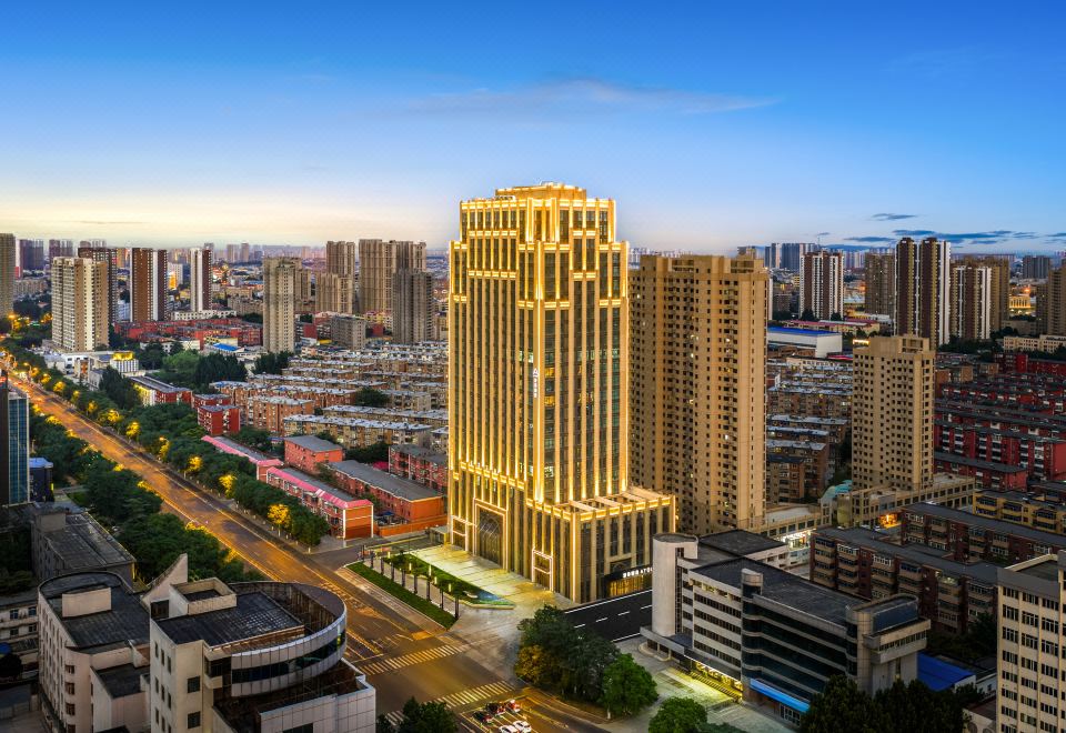 保定万博广场东风中路亚朵酒店外景图