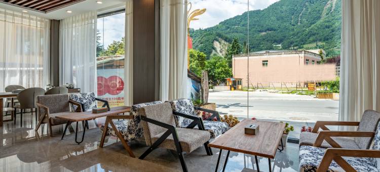 寂空望雪度假酒店(海螺沟冰川森林游客中心店)图片