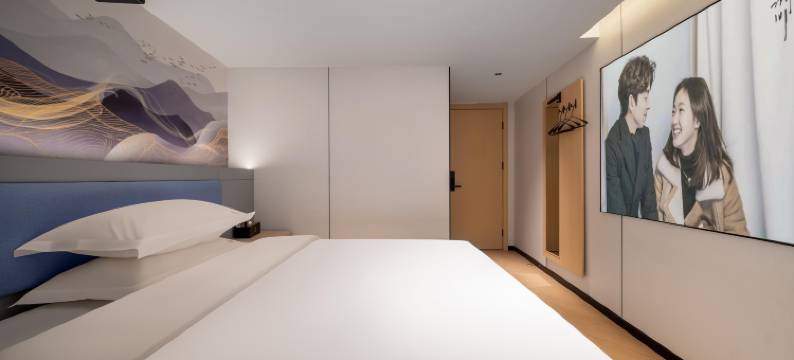 越家影院酒店(八一广场南昌火车站店)图片