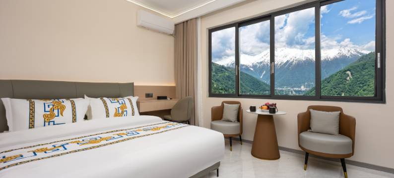 泸定磨西红孜酒店图片