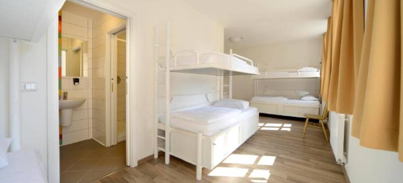 布拉格查理大桥安心居酒店(Safestay Prague Charles Bridge)图片