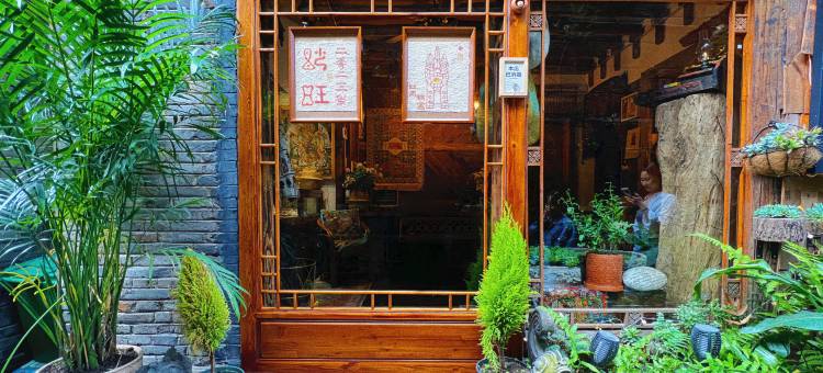 凤凰山雨·桐富吊脚楼江景民宿图片