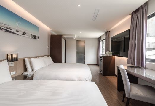 Hotel Yoshi Hotel Overview