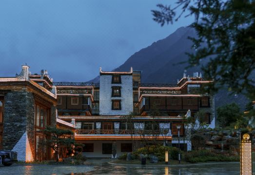 丹巴嘉绒书院民宿外景图