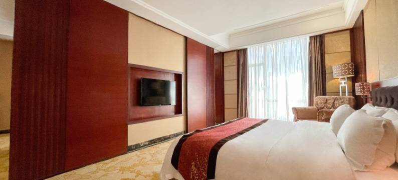 黄金国际假日酒店(普宁池尾高速收费站店)图片