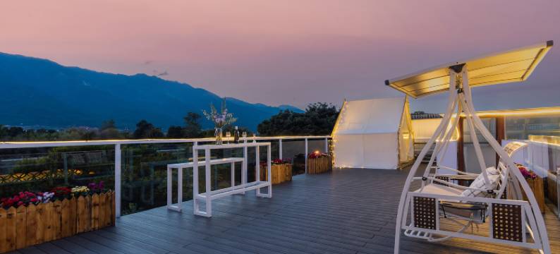 仟尚主题客栈(大理古城洱海门店)图片