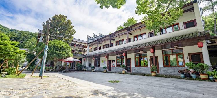 东咀山·园林度假民宿(滴水洞景区店)图片