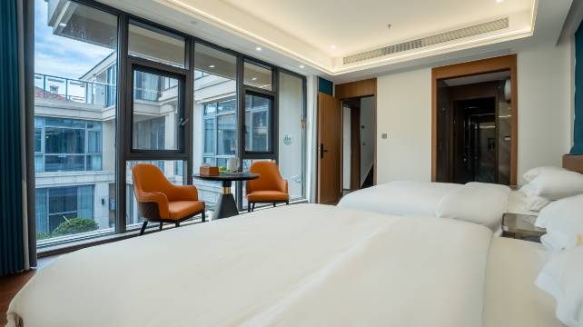 东山良璞居民宿(金銮湾沙滩店)