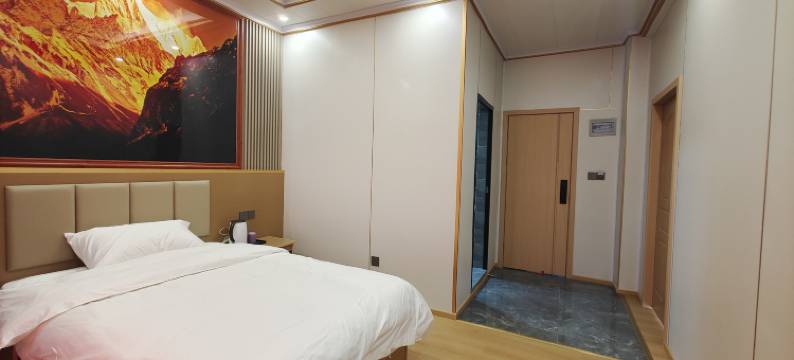 岗尖巴酒店图片