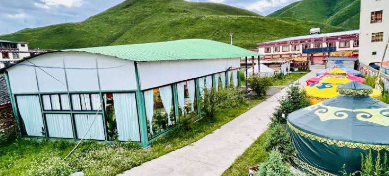 色达金色家园酒店图片