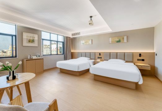 Luoping HotelHotel Overview