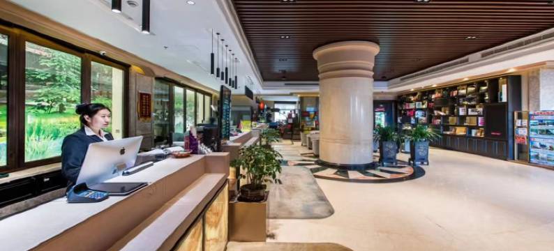 大连日月潭大酒店(大连火车站店)图片