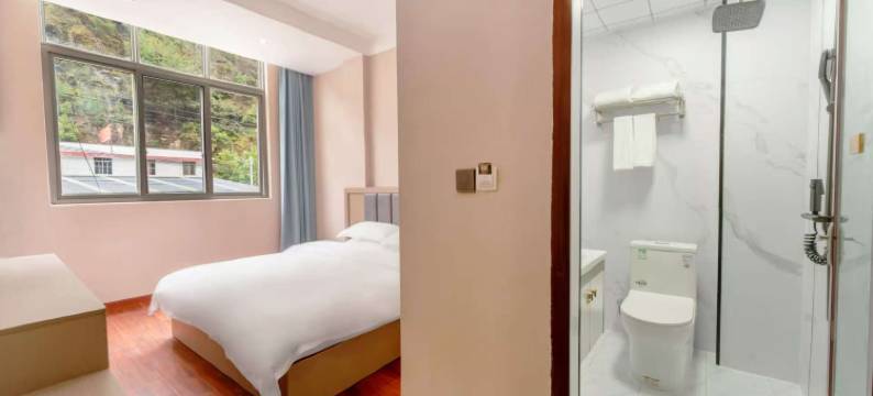 察隅鸿盛酒店图片