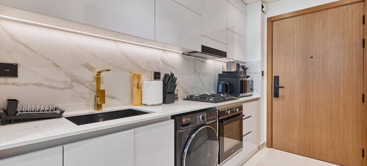 bnbme | JVC 现代单间公寓，带泳池和城市景观(bnbme | Modern Studio in JVC w/ Pool & City View)图片