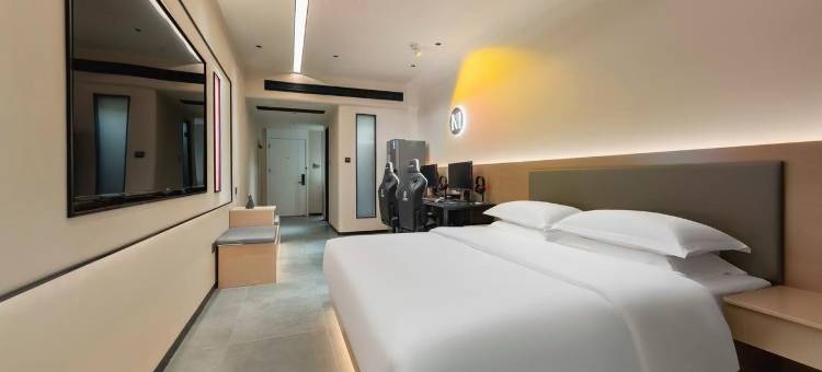 艾特摩高电竞酒店(信阳火车站天润广场店)图片