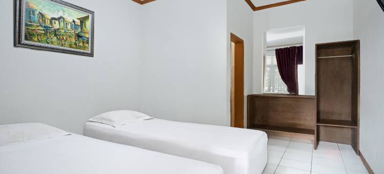 Belvilla 茂物靠近 Citra Alam Riverside(原阿里斯比鲁酒店)(Belvilla Bogor near Citra Alam Riverside formerly Aries Biru Hotel)图片