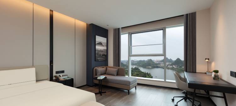 安顺古城虹山湖路亚朵酒店图片