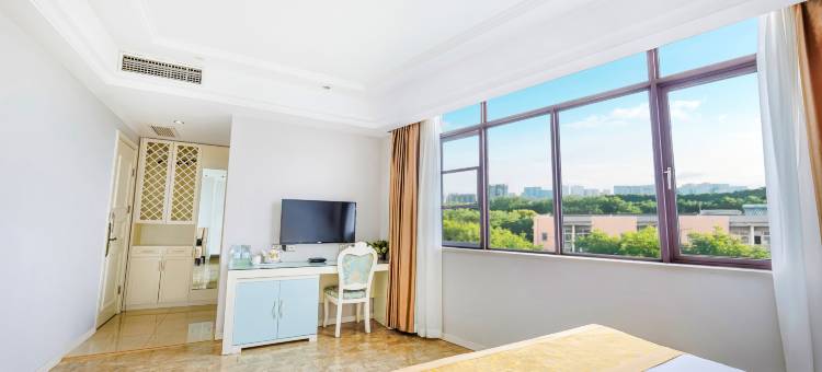 竹溪168假日酒店(武陵不夜城竹溪广场公园店)图片