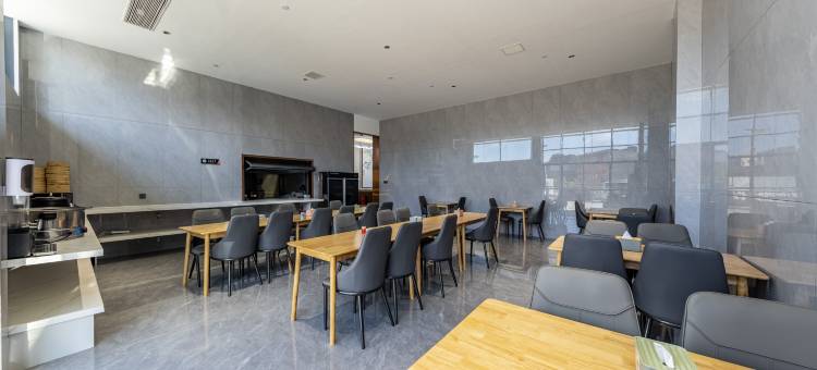 鑫海大酒店(安顺镇宁黄果树大道店)图片