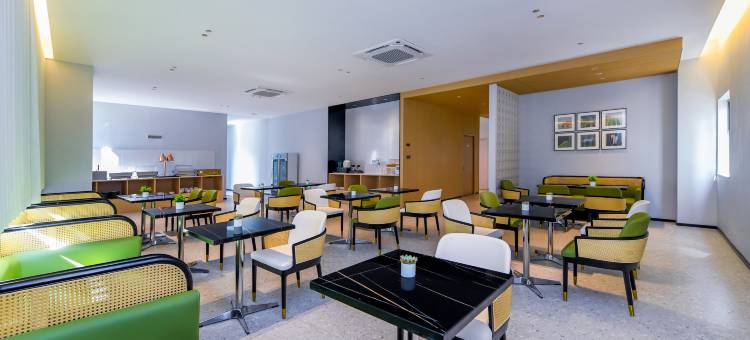 易趣·君好酒店(中山三乡顺昌广场店)图片