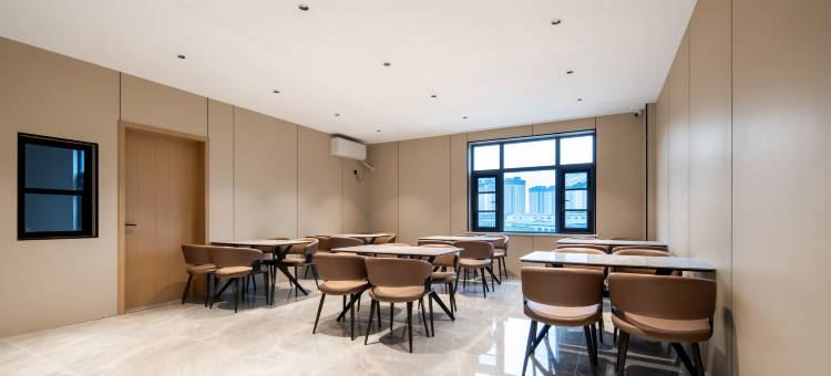 铂缦酒店(郑州国际机场兴港未来之光店)图片