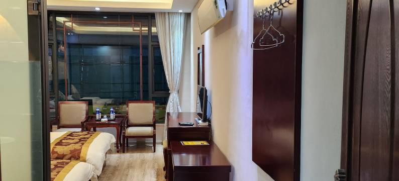 德钦岗坚酒店图片