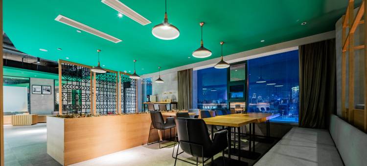 万澳酒店(重庆解放碑步行街洪崖洞店)图片