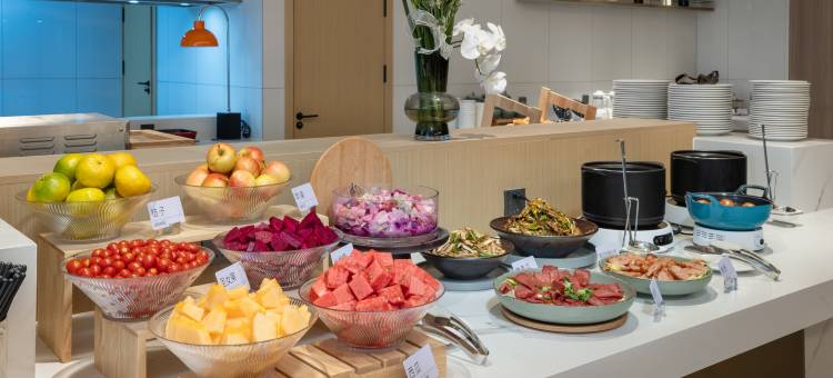 青岛金沙滩香江路地铁站亚朵酒店图片