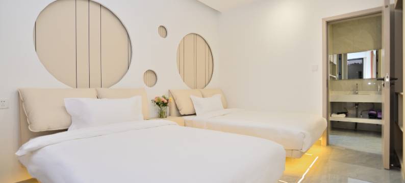 抚仙湖南燕度假酒店(月亮湾湿地公园店)图片