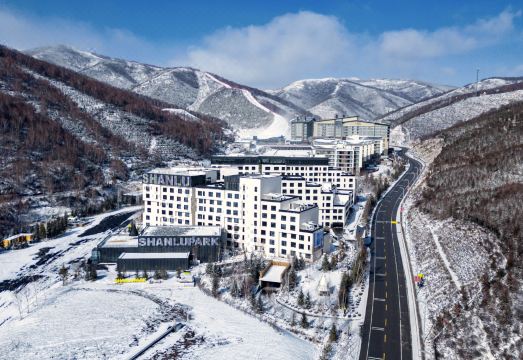 山麓酒店外景图