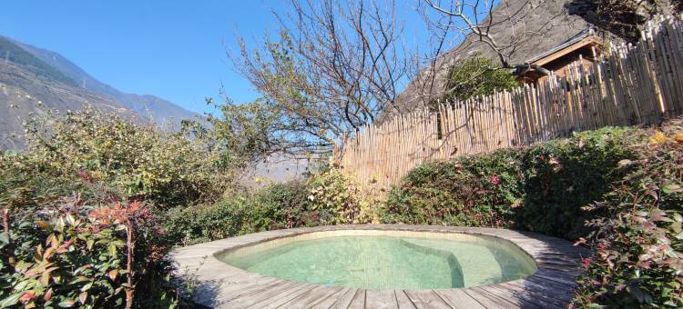 那秋药泉山居图片