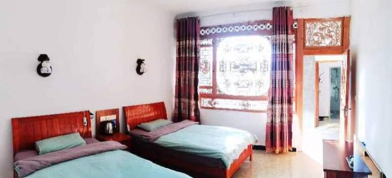 鸡足山爬山树客栈图片