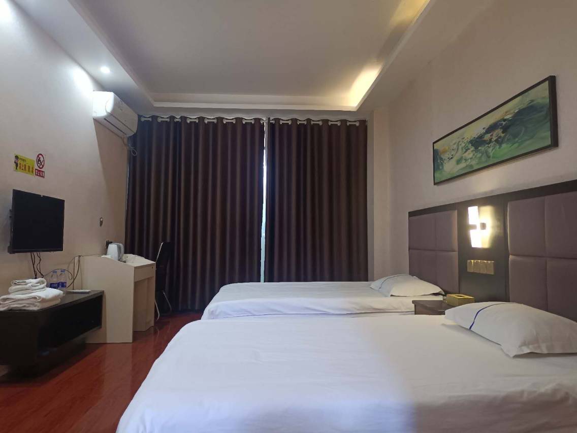 新郑黑豹商务酒店(黄金大道黑豹物流园店)