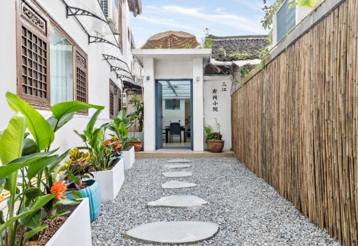 平乐古镇三江有间小院外景图