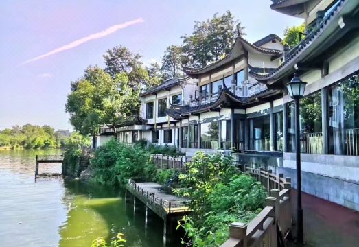 三岔湖花岛酒店外景图