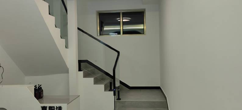 坝上草原喜阳洋小酒馆图片