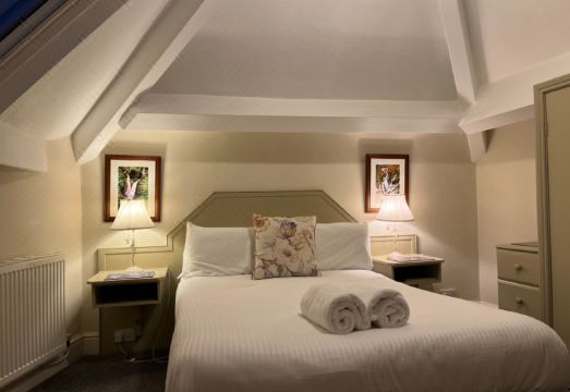 Lynwood Guest House Hotel Overview