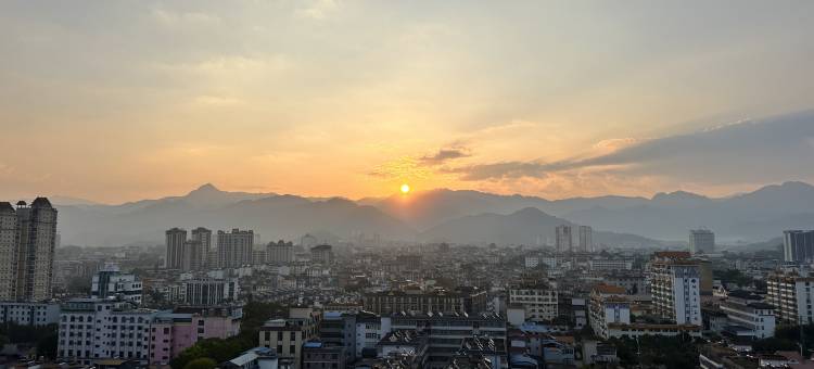 八叶·清雅居度假民宿(芒市广场店)图片