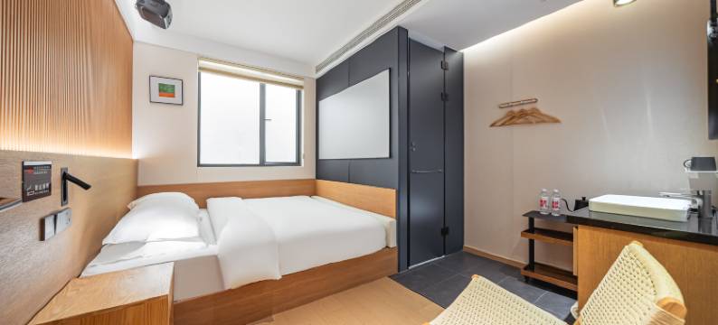 船长五号青年酒店(东华大学延安西路地铁站店)图片