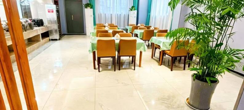 万宏假日酒店(宁津德百广场康宁湖公园店)图片