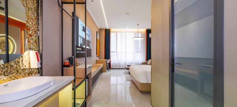 羅蘭·轻居图片