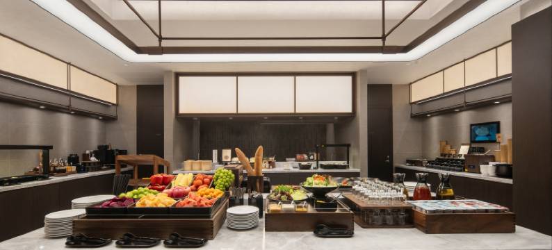 重庆解放碑临江门地铁站亚朵酒店图片