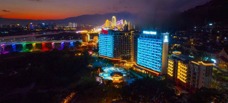 西双版纳景洪朝露度假酒店(告庄星光夜市店)图片