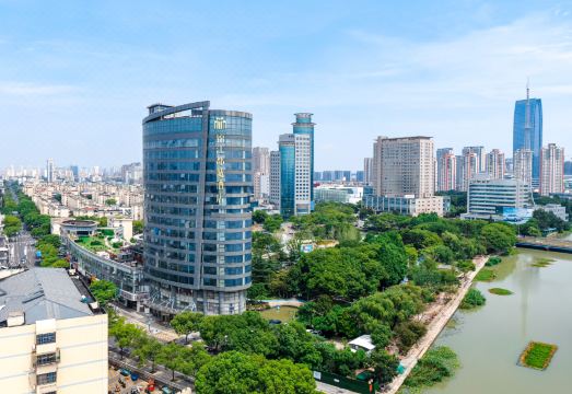 锦江都城酒店（崑山金鹰国际崑剧院店）外景图