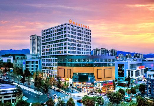 Vienna 3 Best Hotel (Pingshan County Government Mahu Park) Hotel Overview