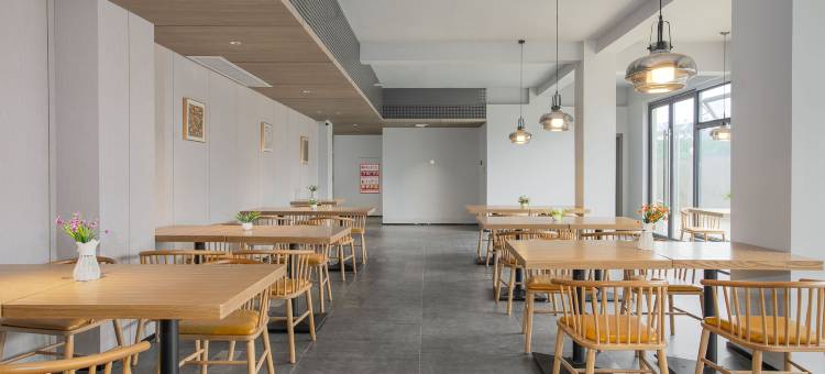 维也纳智好酒店(常山东明湖公园店)图片