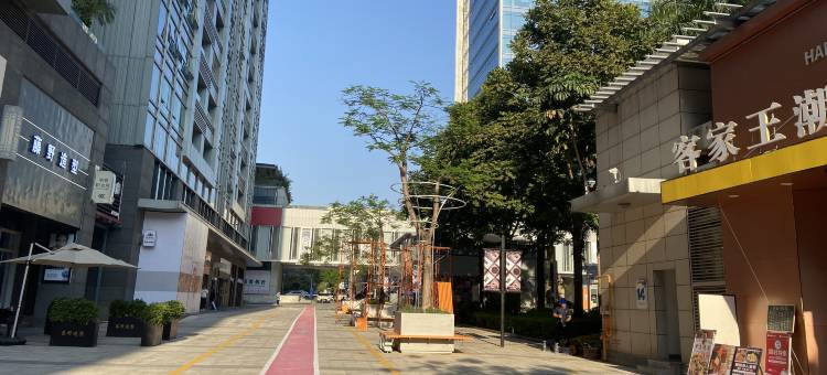 惠州华贸城央卅五艺术公寓酒店图片