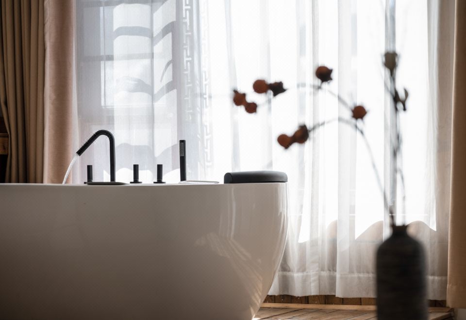 Jinwushe Friendly Ballad Oxygen and Atmosphere B&B (Shangri-La Dukezong Ancient Town Branch) Hotel Overview