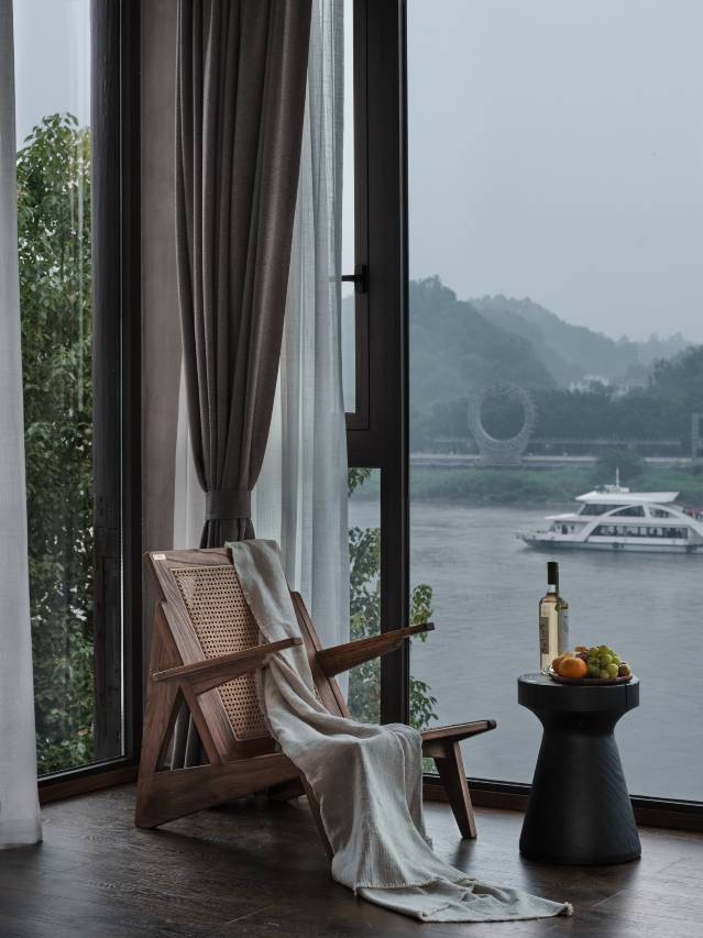被梦叫醒江景酒店(乐山大佛景区张公桥好吃街店)图片